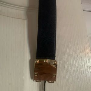 NWOT BCBG MAX AZRIA NAVY LEATHER BELT WITH BUCKLE Small